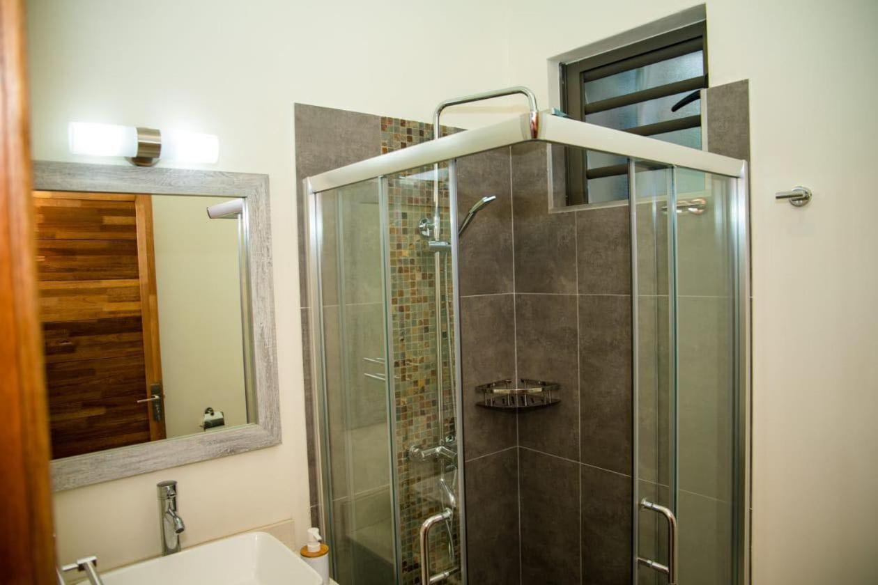 Entire Luxury 3 Bedroom Condo For Rent - Flic-En-Flac - Close To Beach Kültér fotó