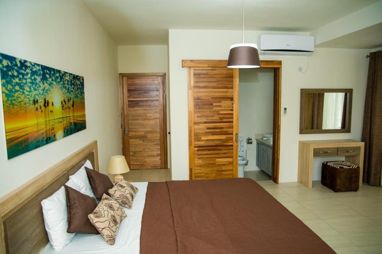 Entire Luxury 3 Bedroom Condo For Rent - Flic-En-Flac - Close To Beach Kültér fotó