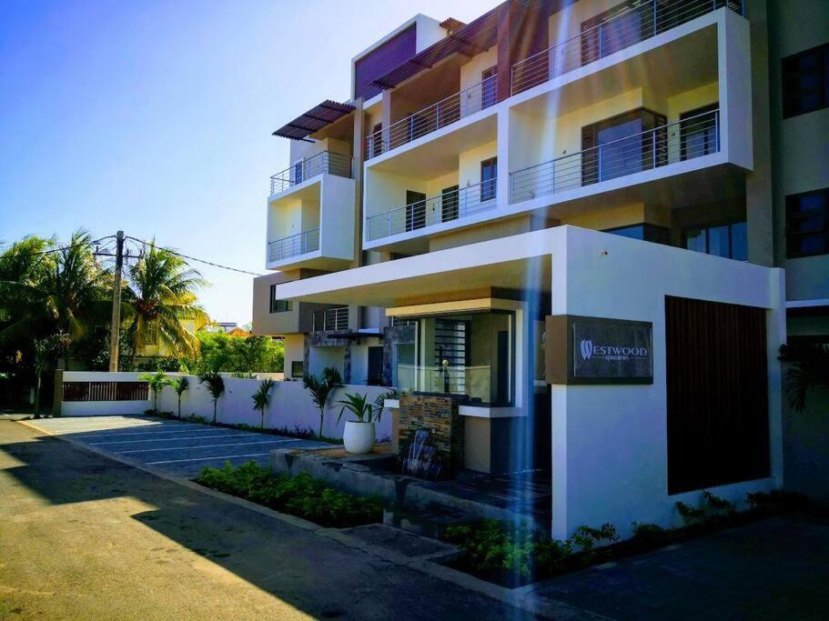 Entire Luxury 3 Bedroom Condo For Rent - Flic-En-Flac - Close To Beach Kültér fotó